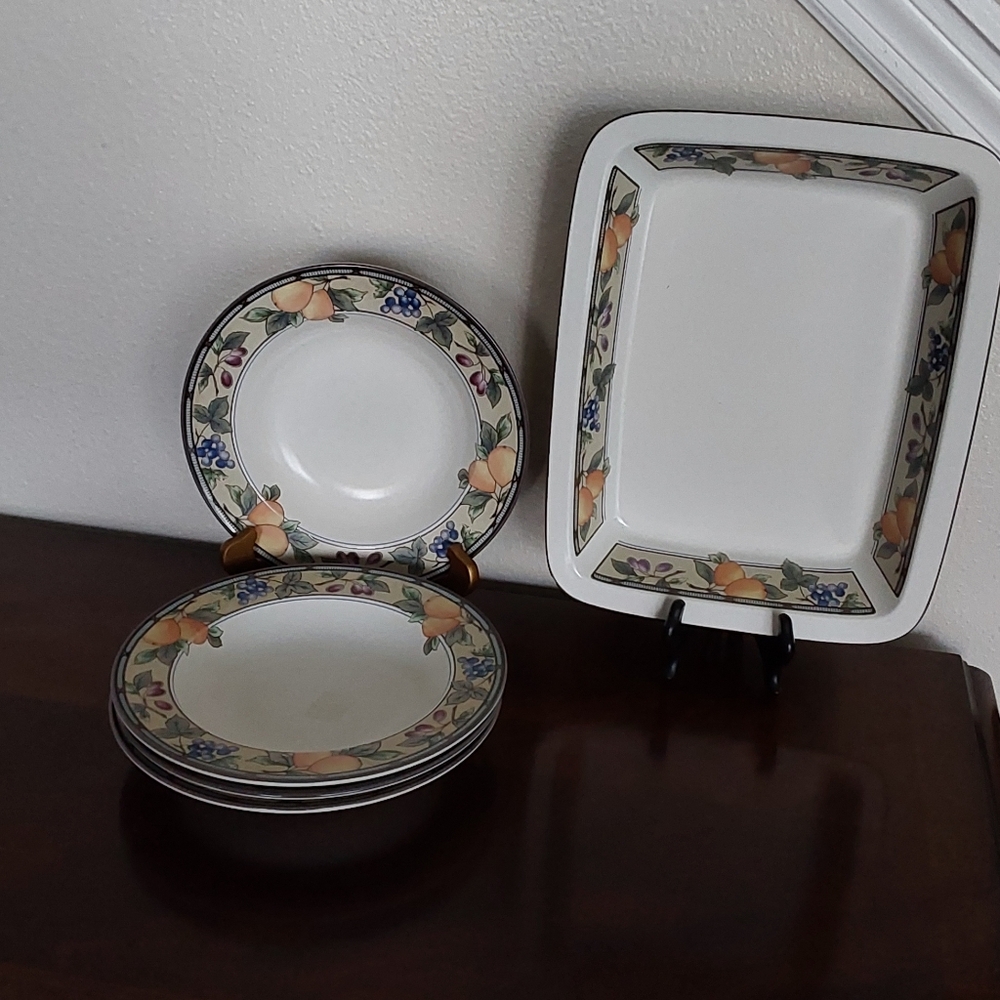 The MIKASA Intaglio CAC29 GARDEN HARVEST 5 PIECES‎ ( Bowls & Pans)